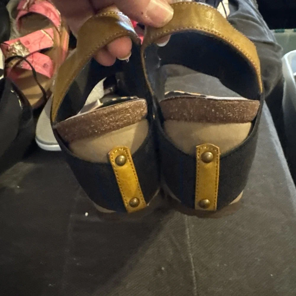 Women Hokus Pokus Black/yellow Wedges Size 8.5